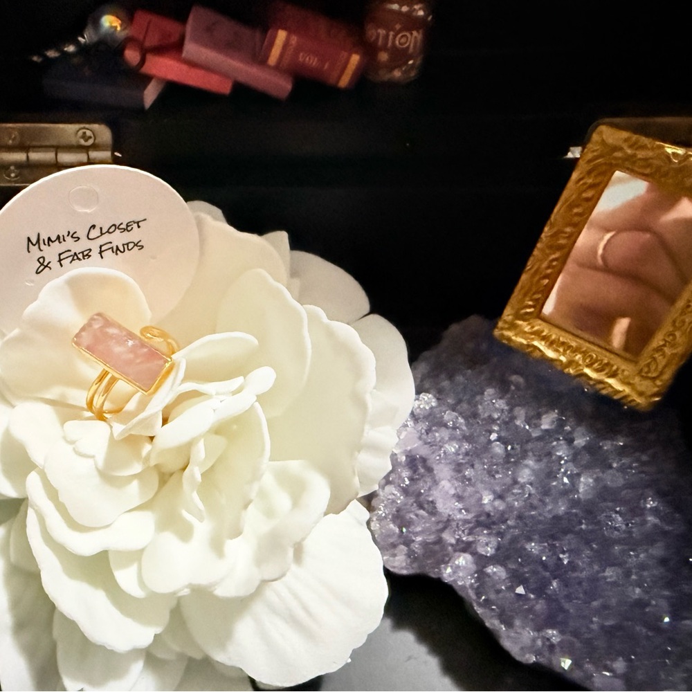 Handmade Gold-Tone Ring with Rectangular rose quartz Inlay - Picture 6 of 11